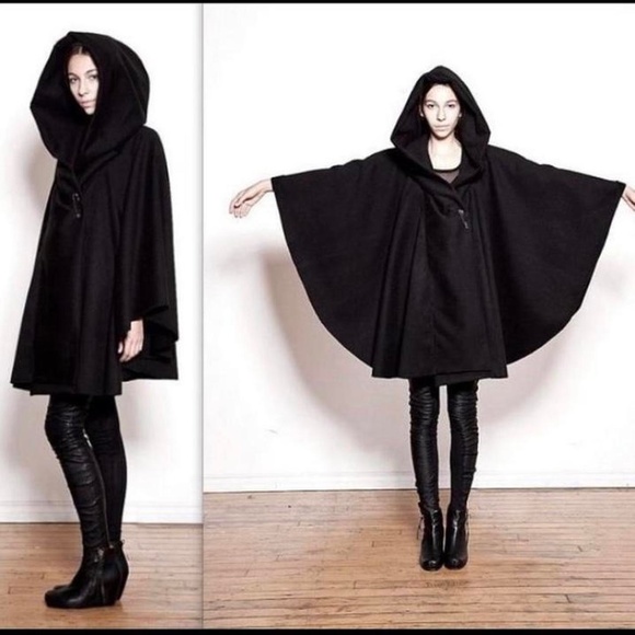 ---ISO--- In Search Of Ovate Hooded Wool Cloak!! - Picture 1 of 1